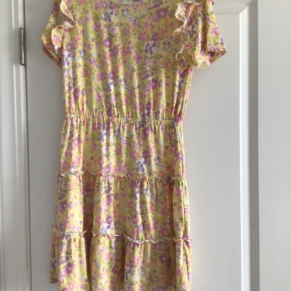 Flower dress from Costco very soft material size 14-16 comes with Jean jacket - Picture 2 of 4